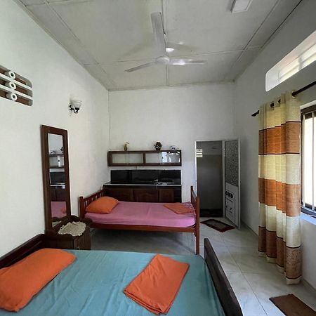 Rockstel Towers Backpacker Hostel Unawatuna Bagian luar foto